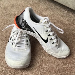 Women’s Nike Metcon 4 Size 7